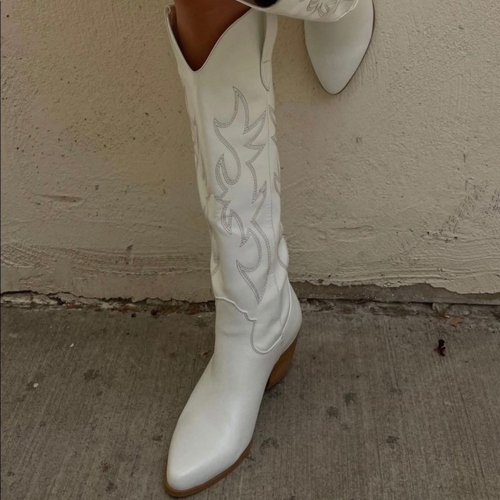 Billini Urson White Knee High Boot Size 6